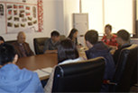王莉平師傅為國學(xué)助理進(jìn)行培訓(xùn)